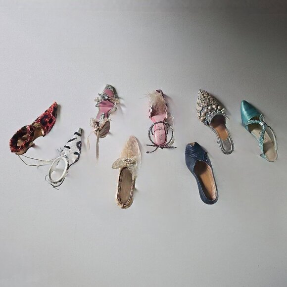 Collection Of 8 Miniature Collectible Shoe Figurines - Picture 6 of 9